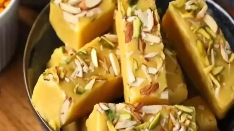 Diwali sweets Nawabi Besan Milk Cake Recipe: दीवाली पर बनाइए एकदम साॅफ्ट और डिलीशियस नवाबी बेसन मिल्क केक, ये क्विक रेसिपी है कमाल की…