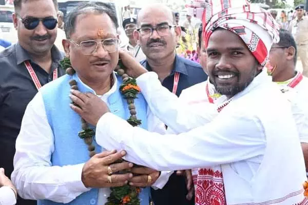 Surguja Development Authority: सरगुजा विकास प्राधिकरण की बैठक: गन्ना के रकबा में कमी और सब्जी की खेती को लेकर विष्णुदेव का निर्देश