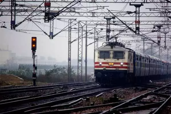Rail News: बिलासपुर जोन के 59 रेलवे स्टेशनों पर इलेक्ट्रॉनिक इंटरलॉकिंग सिस्टम, जानिये.. क्या होगा इससे फायदा