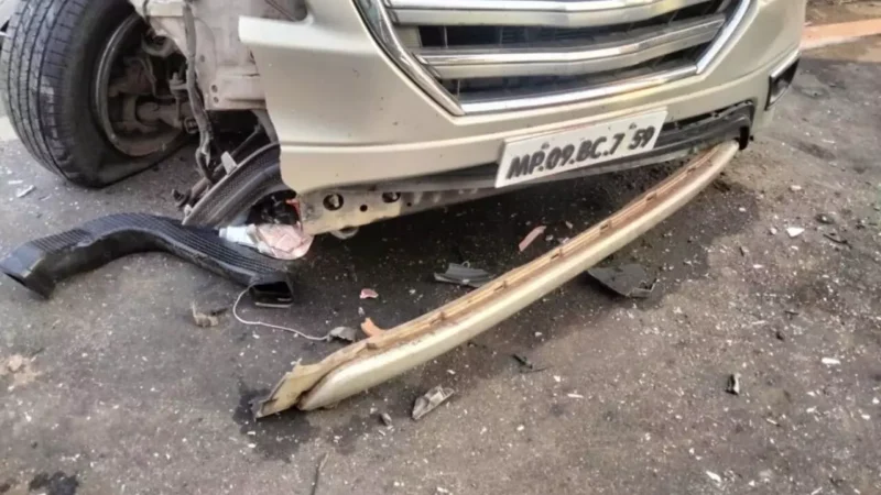 Ujjain Road Accident: उज्जैन-जावरा स्टेट हाईवे पर हादसा, पेट्रोल टैंकर टकराई कार, 4 की मौत, 3 की हालत गंभीर