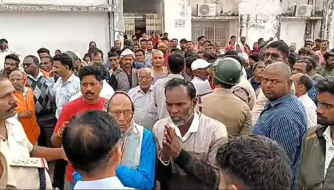Balrampur News: ASP के उपर पत्थरों से हमला, जान बचाकर भागना पड़ा एएसपी और पुलिसकर्मियों को…