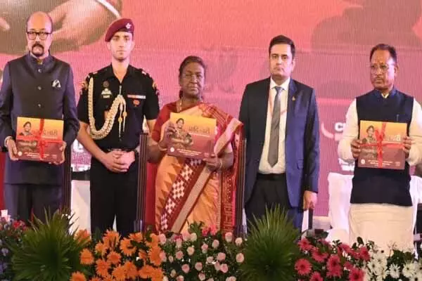 President's visit to Chhattisgarh: राष्ट्रपति मुर्मु ने छत्तीसगढ़ की जनजातीय संस्कृति और सशक्तिकरण पर केंद्रित पुस्तकों का किया विमोचन