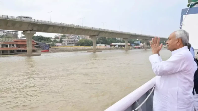 Bihar Chhath Puja News: CM नीतीश कुमार ने गंगा छठ घाटों का किया निरिक्षण, कहा – छठ व्रतियों की सुविधा-सुरक्षा का रखें ख्याल…