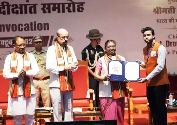 CG News: राष्ट्रपति द्रौपदी मुर्मु ने आईआईटी भिलाई के तृतीय एवं चतुर्थ दीक्षांत समारोह में की शिरकत, वैश्विक स्तर पर बनाई अपनी विशेष पहचान…