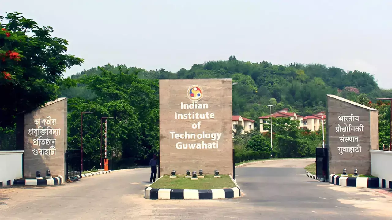 IIT Guwahati Scholarships: IIT गुवाहाटी ने खोले होशियार छात्रों के लिए रास्ते, Scholarships से मिलेगी पढ़ाई में मदद