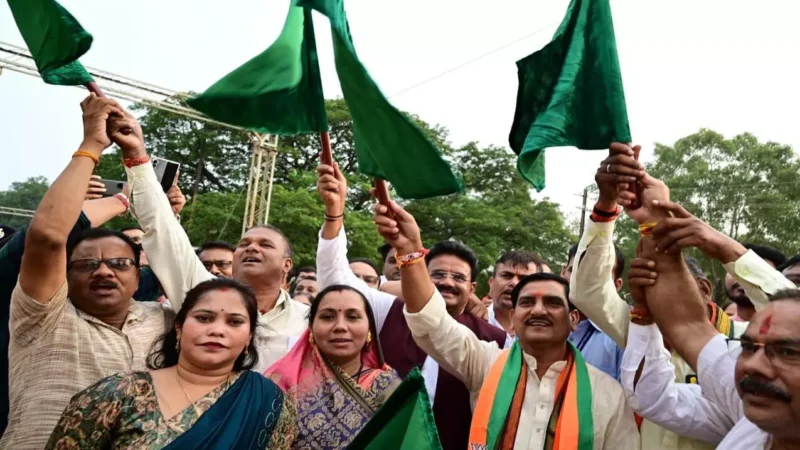 CG News: रेलवे की लाठी कांग्रेस ने खाई, BJP को मिला श्रेय… ट्रेनों के पटरी पर दौड़ते ही गरमाई राजनीति, जाने पूरा मामला