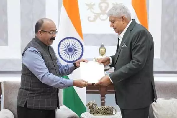 Arun Sao: डिप्टी सीएम ने उप राष्ट्रपति को दिया न्योता: अलंकरण समारोह में शामिल होंगे धनखड़