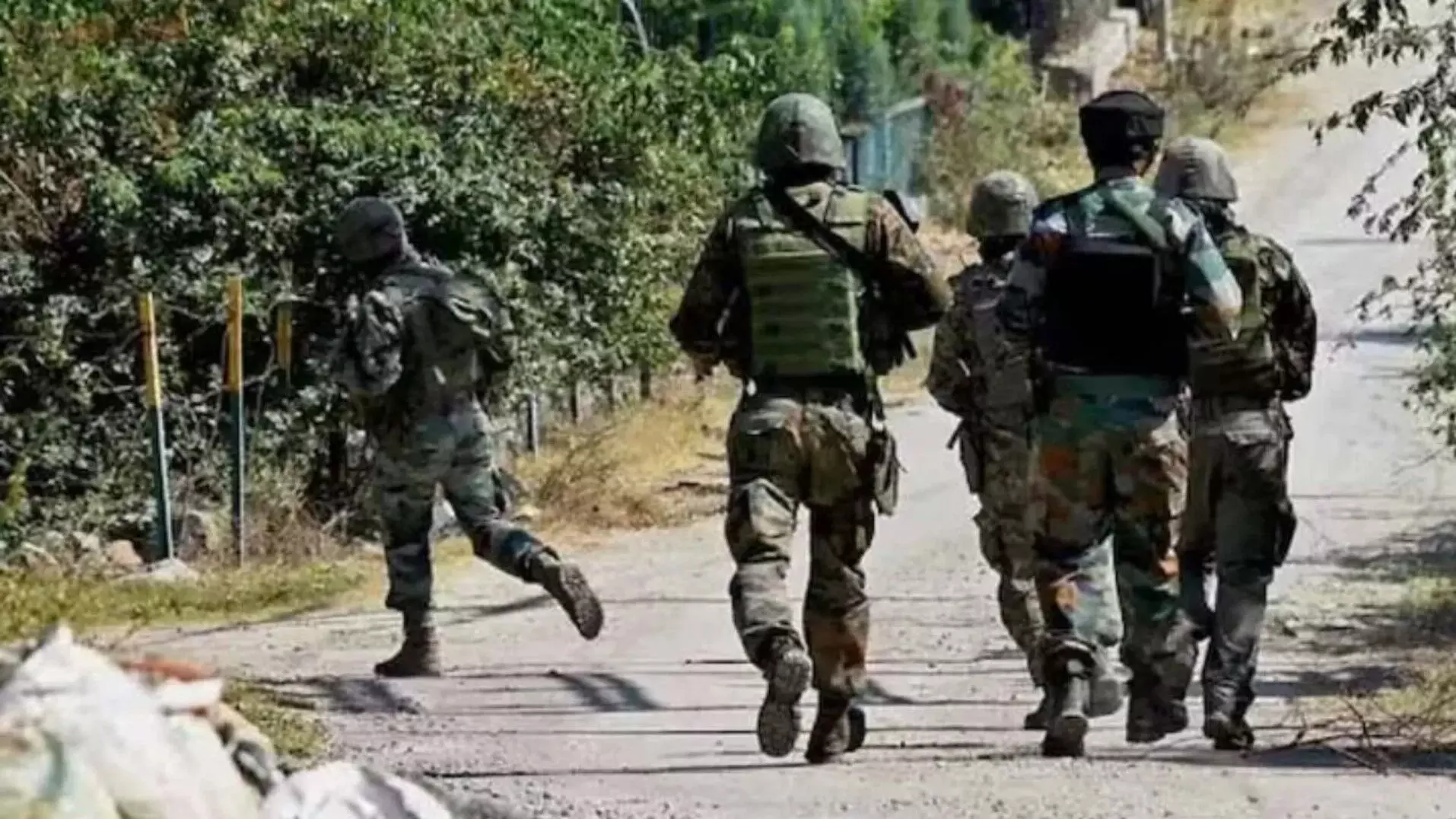 Jammu and Kashmir Encounter: : जम्मू-कश्मीर के खानयार इलाके में सुरक्षा बलों की आतंकियों से मुठभेड़, तलाशी अभियान जारी