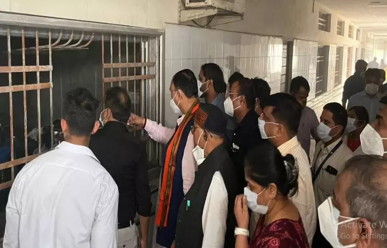 मेकाहारा अस्पताल में आगजनी: स्वास्थ्य मंत्री ने किया निरीक्षण, तीन दिन के भीतर जाँच रिपोर्ट प्रस्तुत करने के निर्देश…