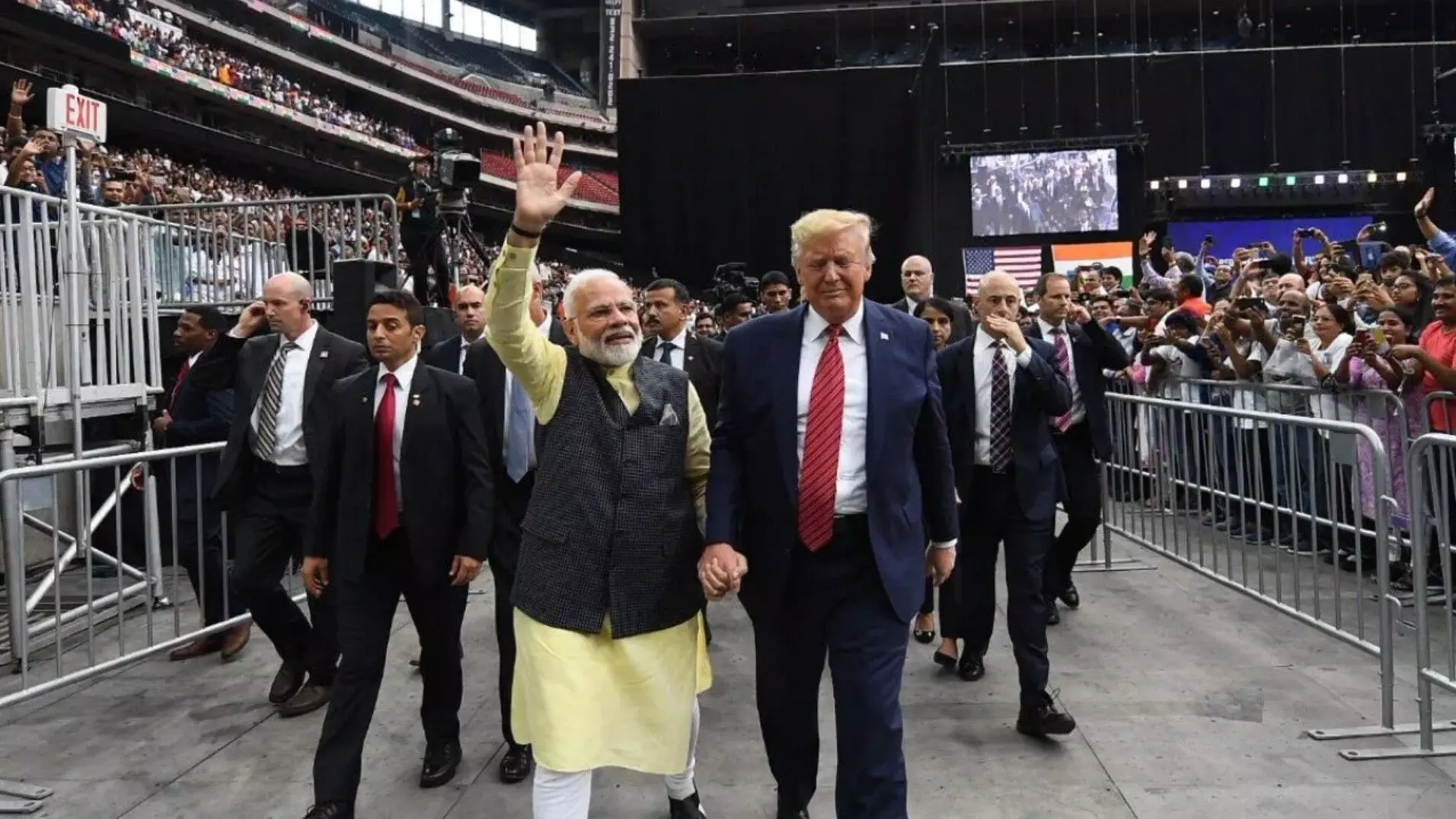 Donald Trump PM Modi: प्रधानमंत्री मोदी ने अमेरिका में राष्ट्रपति चुनाव में जीत पर डोनाल्ड ट्रंप को दी बधाई