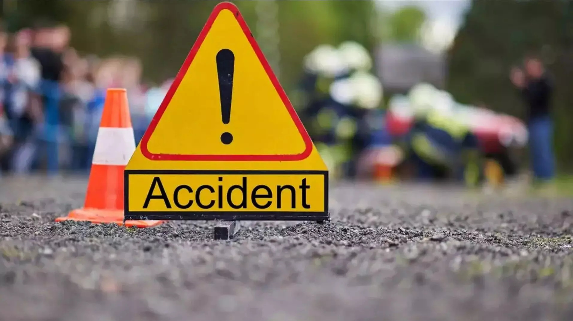 Indore Road Accident: महाकाल के दर्शन कर लौट रहे श्रद्धालुओं की वाहन हादसे का शिकार, 4 लोगों की मौत, 10 से ज्यादा घायल