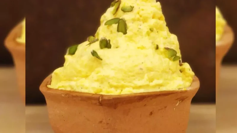 Lucknow special Makhan Malai Recipe: शुरुआती ठंड में मजा लीजिए खास लखनवी माखन मलाई का, अद्भुत है इसका स्वाद…