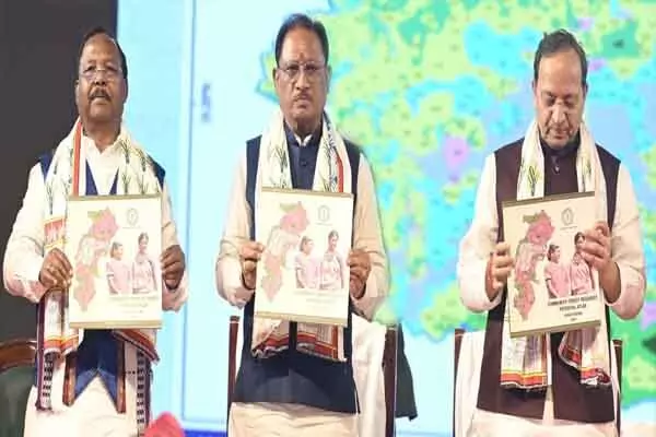 Chhattisgarh News: जनजातीय गौरव दिवस: शहीदों व स्वतंत्रता संग्राम सेनानियों के परिजन हुए सम्मानित, बैगा, गुनिया, सिरहा मिली सम्मान निधि