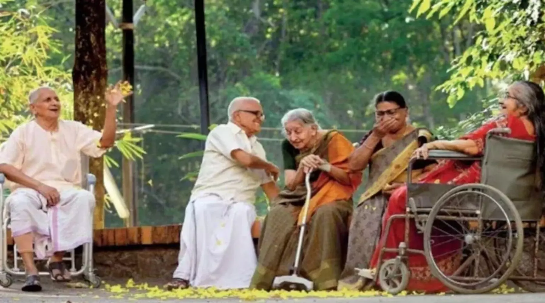 Ayushman Bharat: आधार कार्ड से ये वरिष्ठ नागरिक पा सकते हैं 5 लाख का मुफ्त स्वास्थ्य बीमा, घर बैठे करें अप्लाई