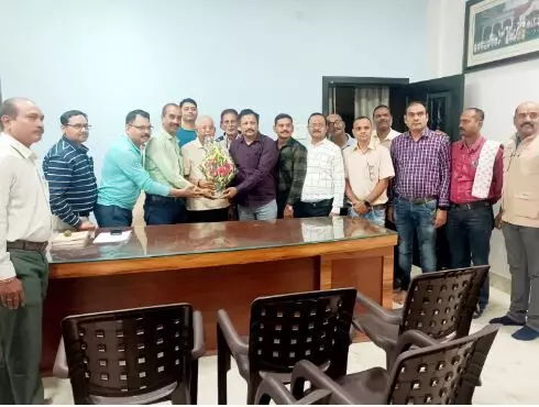 छत्तीसगढ़ शिक्षक संघर्ष मोर्चा ने धरम लाल कौशिक को सौपा ज्ञापन, मांगों को अवगत कराने मुख्यमंत्री से चर्चा करने की बात कही…