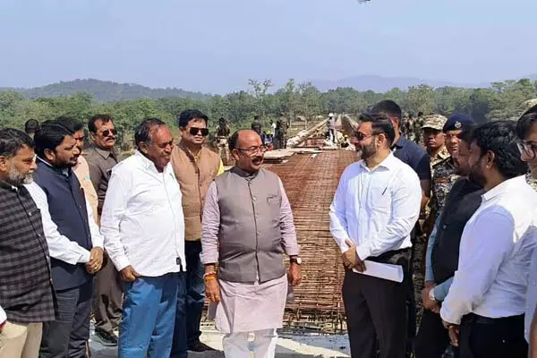 Chhattisgarh News: बीजापुर पहुंचे डिप्‍टी सीएम: सड़क और पुल के निर्माण के साथ इन योजनाओं का लिया जायजा