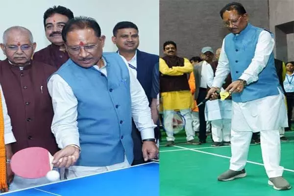 Chhattisgarh News: विष्णुदेव साय ने स्पोर्ट्स कांप्लेक्स का किया लोकार्पण: सीएम और डिप्टी सीएम ने टेबल टेनिस, स्क्वैश और बैडमिंटन में आजमाया हाथ