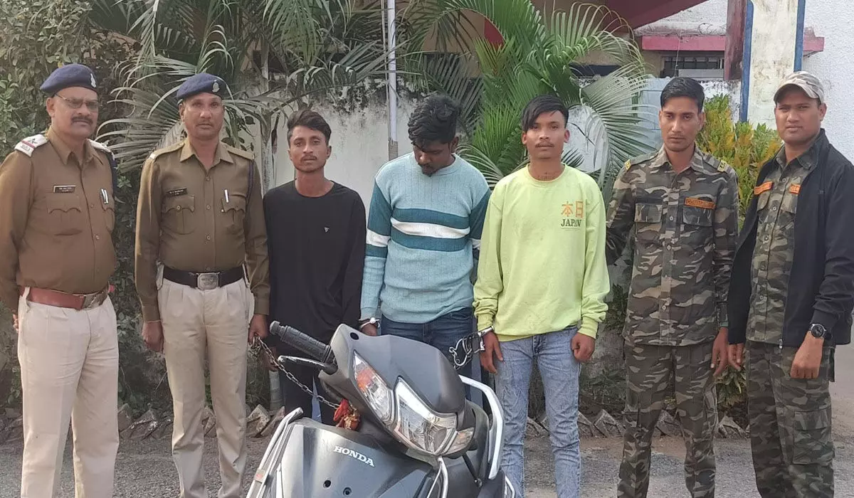 Dhamtari News: कांस्टेबल को चाकू मारकर लूट, ड्यूटी खत्म कर घर लौटते वक्त तीन बदमाशों ने की मारपीट…