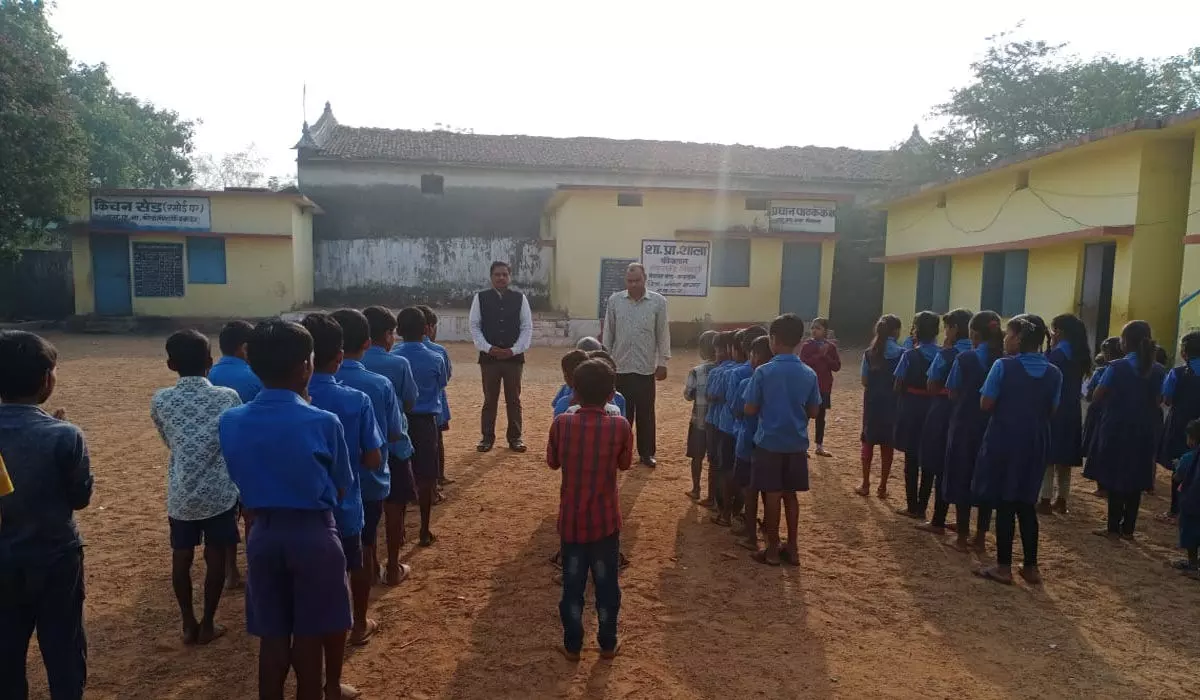 Baloda Bazar Teachers News: स्कूलों के निरीक्षण में नदारद मिले 18 शिक्षक, बीईओ ने जारी किया नोटिस