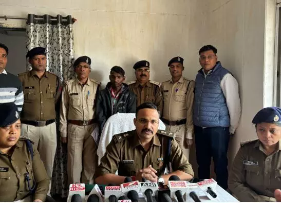 Koriya News: 7वीं के छात्र की हत्या, गांव के युवक को प्रेमिका के साथ पकड़ा, आरोपी ने नाबालिग साथी के साथ मिलकर बालक को मार डाला…