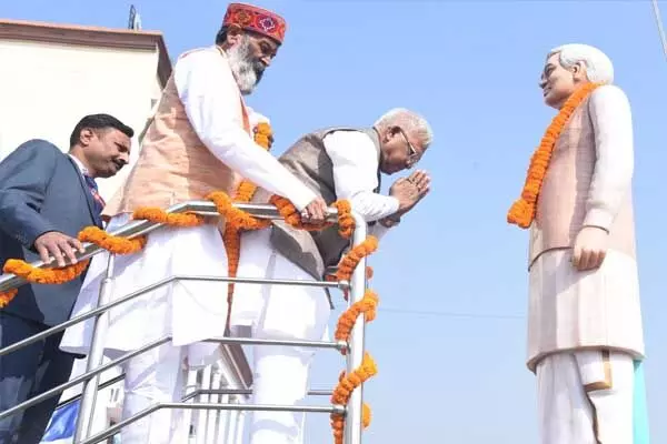 Bilaspur News: जनजातीय गौरव पर आयोजित राष्ट्रीय संगोष्ठी में शामिल हुए मप्र के राज्यपाल मंगूभाई पटेल