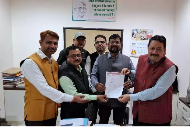CG Teacher News: व्याख्याता एवं प्राचार्य पद पर पदोन्नति की मांग, संयुक्त शिक्षक संघ ने संचालक को सौपा ज्ञापन…