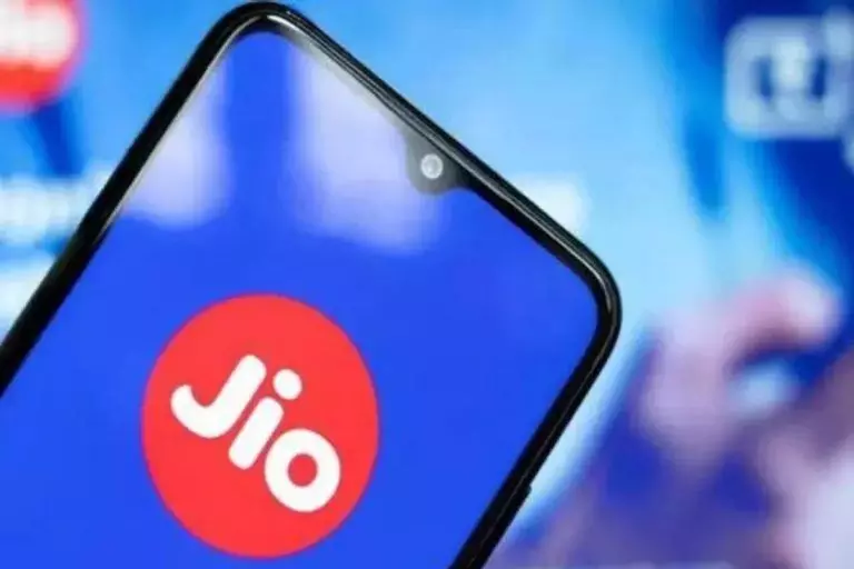 दूरसंचार उद्योग में बदलाव: एयरटेल और वोडाफोन आइडिया ने गंवाए लाखों एक्टिव सब्सक्राइबर, जियो ने जोड़े 17 लाख नए ग्राहक