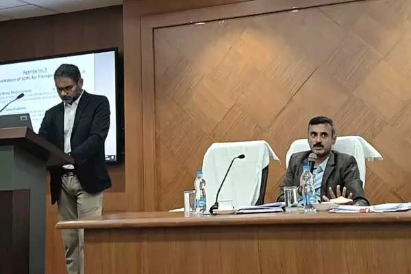 Chhattisgarh News: फ्लाईएश नोटिफिकेशन पर चर्चा: फ्लाईएश का उपयोग पर्यावरण अनुकूल तरीके से सुनिश्चित करने की जिम्मेदारी उद्योग की: अंकित आनंद