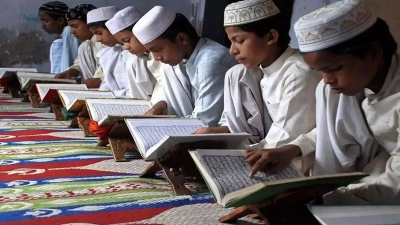 Up Madarsa News: यूपी के मदरसों से एनसीईआरटी की किताबें गायब, मंत्री ने जताई नाराजगी, विभाग ने अब तक नहीं दिया जवाब