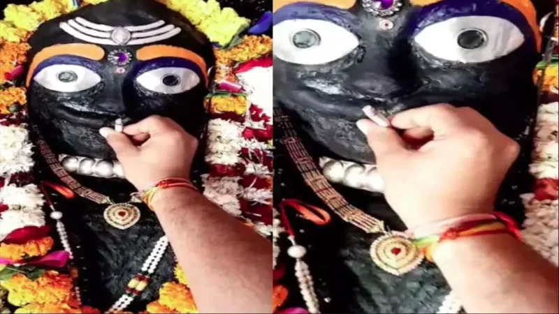 Mp Jabalpur Viral Video: धार्मिक आस्था के साथ खिलवाड़! काल भैरव की प्रतिमा को सिगरेट पिलाने का वीडियो वायरल, भक्तों ने जताई नाराजगी
