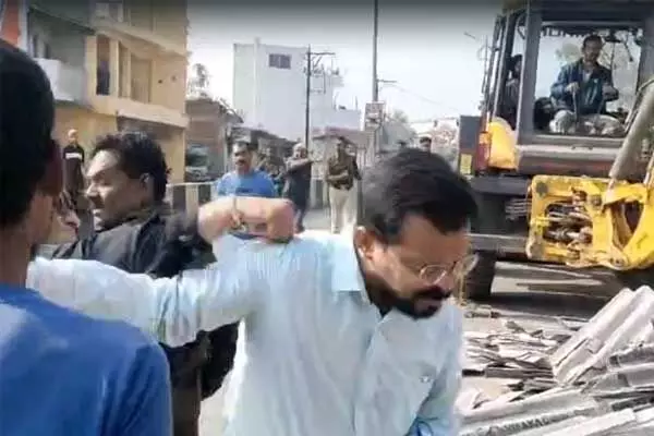 Manendragarh News: मार खाने वाले तहसीदार के खिलाफ व्यापारियों ने खोला मोर्चा: कलेक्टर को सौंपा ज्ञापन