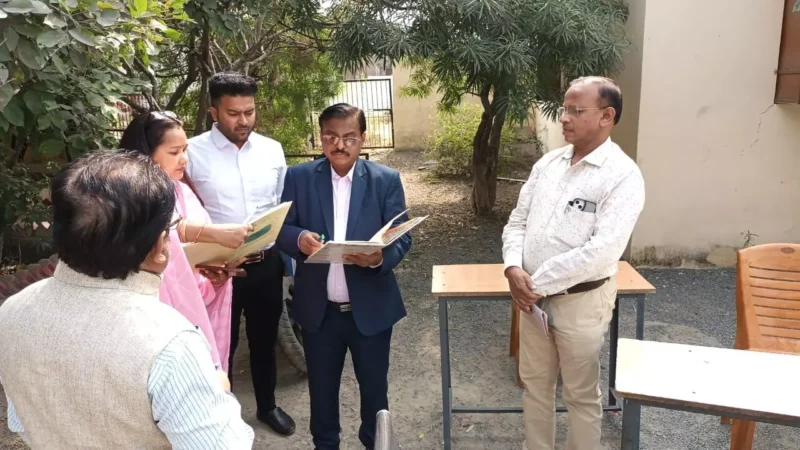 Bilaspur news: कमिश्रर ने किया औचक निरीक्षण, महिला पर्यवेक्षक और धान खरीदी केंद्र प्रभारी को निलंबित करने के निर्देश