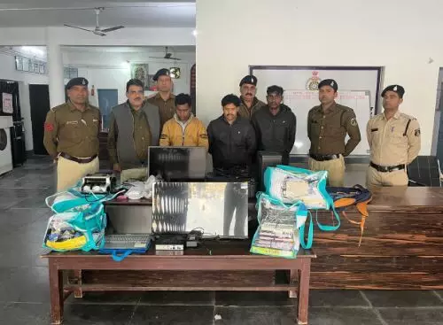 Janjgir-Champa: 2700 ग्रामीणों से 8 करोड़ की ठगी, पैसे लगाओ, ग्राहक बनाओं कमीशन के नाम पर ऐसे लगाते थे चूना…डायरेक्टर समेत तीन गिरफ्तार