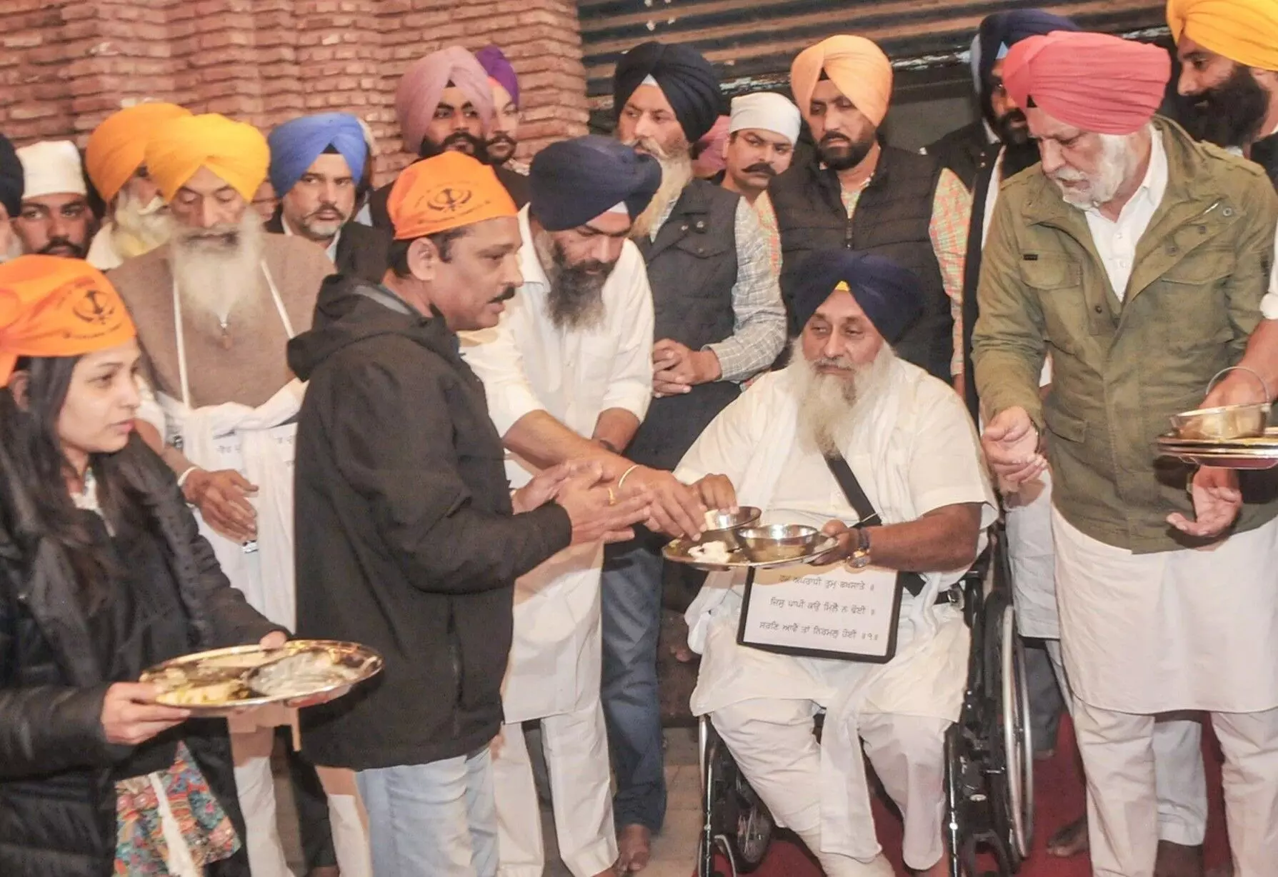 Sukhbir Singh Badal Attacked: सुखबीर सिंह बादल पर स्वर्ण मंदिर में हुआ हमला, हमलावर ने चलाई गोली, देखिये कैसे हुआ हमला?