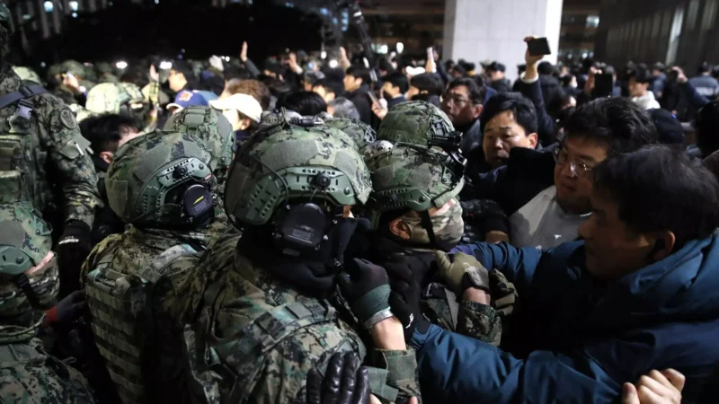 South Korea Martial Law: 6 घंटे बाद ही हटा मार्शल लॉ, दक्षिण कोरिया में राष्ट्रपति झुके, राष्ट्रपति पर चल सकता है महाभियोग