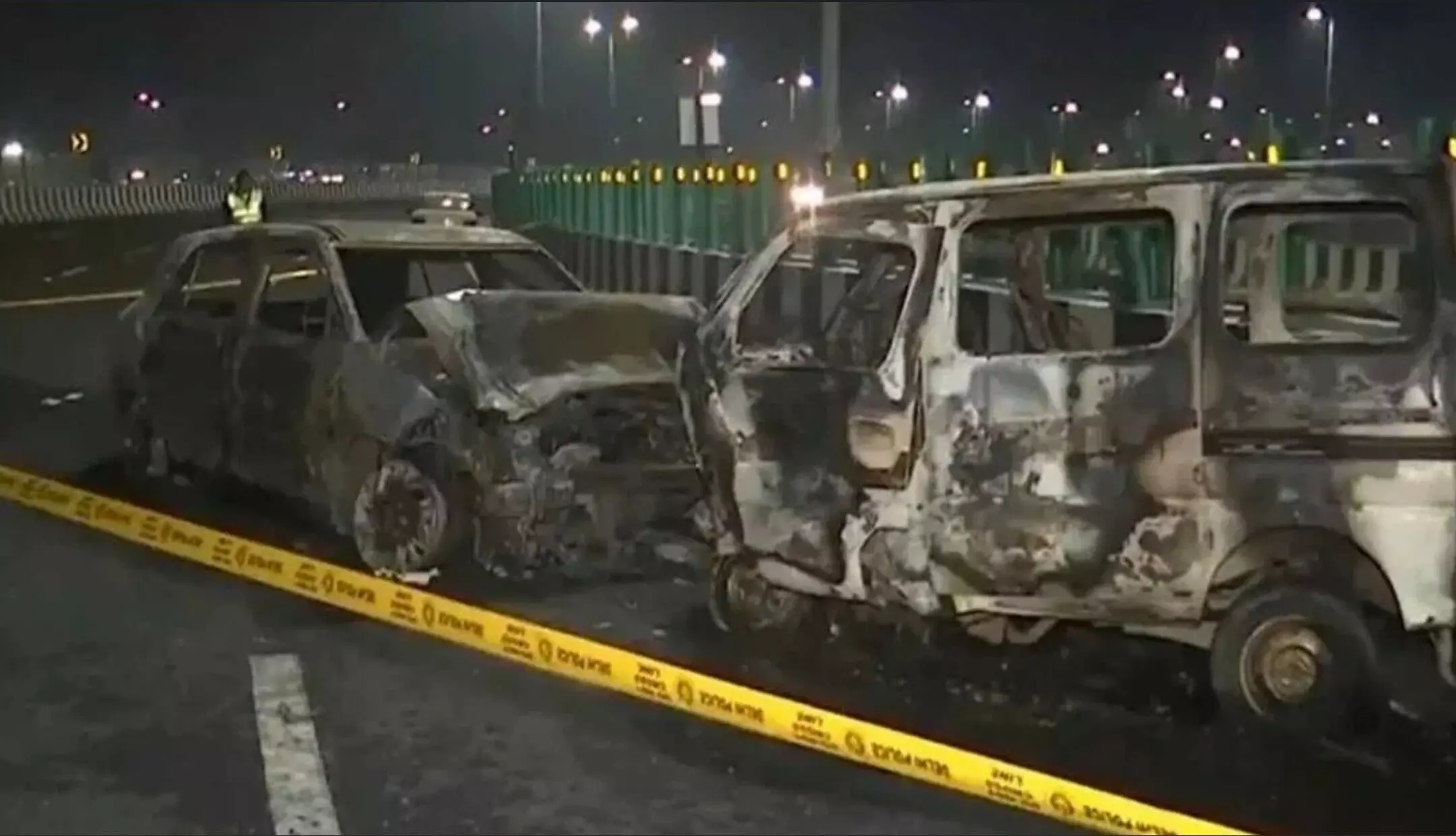 Delhi Accident News Today: दिल्ली के द्वारका एक्सप्रेसवे पर भयानक हादसा, दो कारों में टक्कर के बाद लगी आग, 1 की मौत
