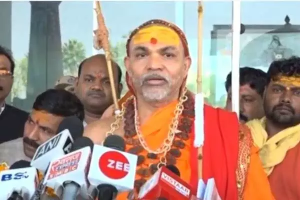 Avimukteshwarananda: शंकराचार्य ने रायपुर में बांग्लादेश, चिन्मय दास महाराज और 'एक है तो सेफ है' नारे पर दिया बड़ा बयान