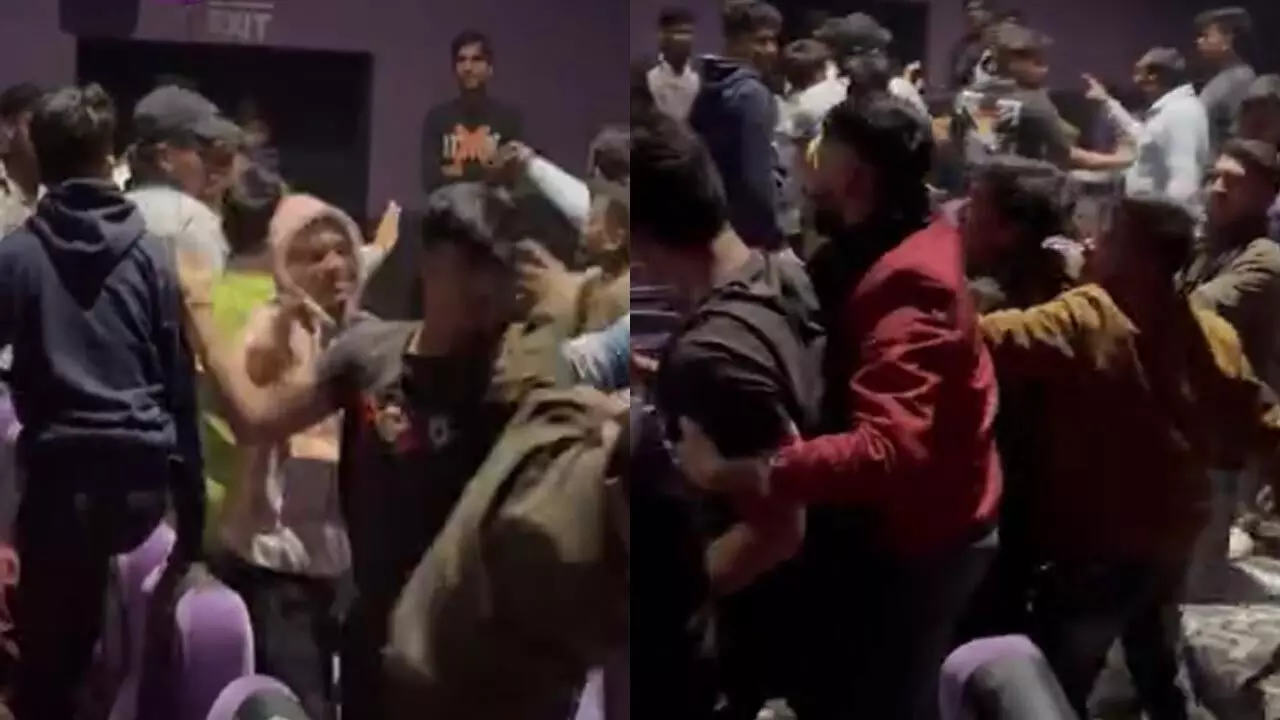 Mp News: पुष्पा 2 की सिनेमा हॉल में मचा बवाल, आपस में भिड़े दर्शकों के दो गुट, चले जमकर लात और घूंसे, VIDEO वायरल…
