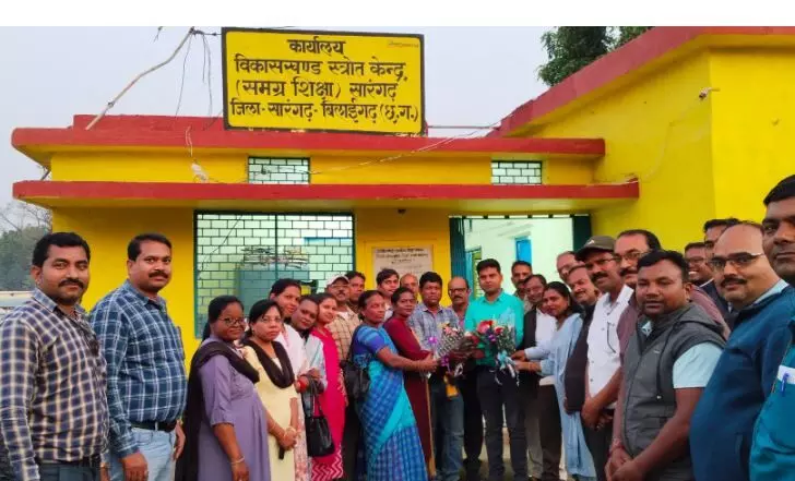 Sarangarh Bilaigarh: सारंगढ़ बिलाईगढ़ ज़िले के नवागत अधिकारी का संयुक्त शिक्षक संघ ने किया अभिनन्दन