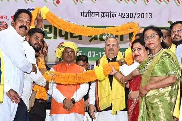 Chhattisgarh News: सर्व आदिवासी समाज के शपथ ग्रहण समारोह में बोले सीएम-जनजातीय समाज के विकास के लिए हमारी सरकार प्रतिबद्ध