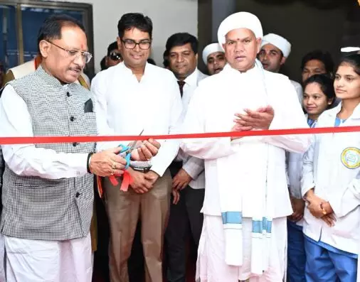 CM Vishnudeo Sai: एमबीबीएस के नव प्रवेशी छात्र-छात्राओं ने ली चिकित्सा आचार संहिता की शपथ, मुख्यमंत्री साय व्हाइट कोट सेरेमनी में हुए शामिल…