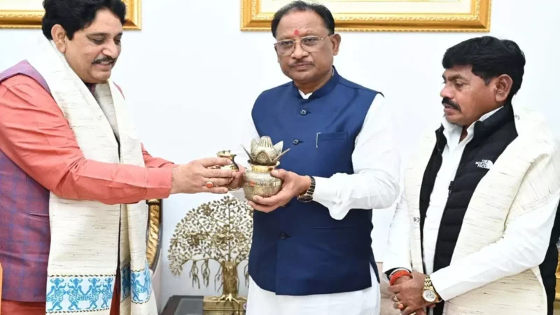 Chhattisgarh News: छत्तीसगढ़ के श्रद्धालुओं के लिए प्रयागराज महाकुंभ में राज्य सरकार लगाएगी पंडाल, लोगों के ठहरने-भोजन की रहेगी व्यवस्था…