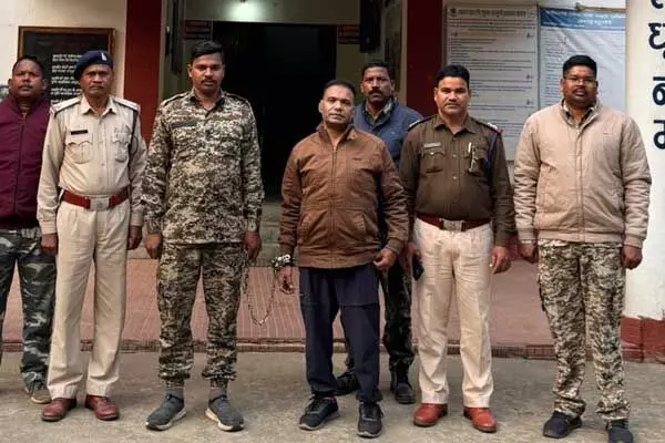 Chhattisgarh News: मुआवजा की राशि गबन करने के आरोप में एसडीओ गिरफ्तार, 8 करोड़ से ज्‍यादा हड़पने का है आरोप