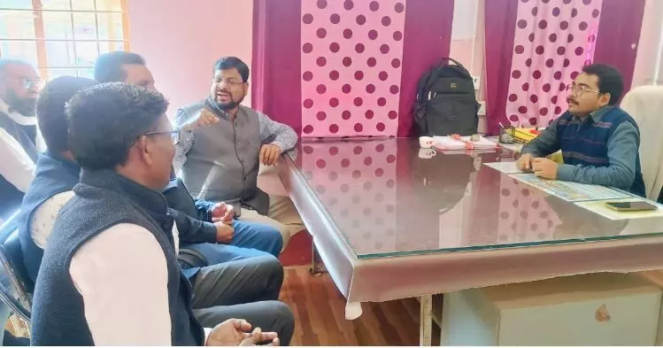 CG Teacher News: शासकीय राशि गबन मामले में SDM ने दिलाया कार्रवाई का भरोसा, आश्वासन पर शिक्षकों ने रोका अपना प्रदर्शन…