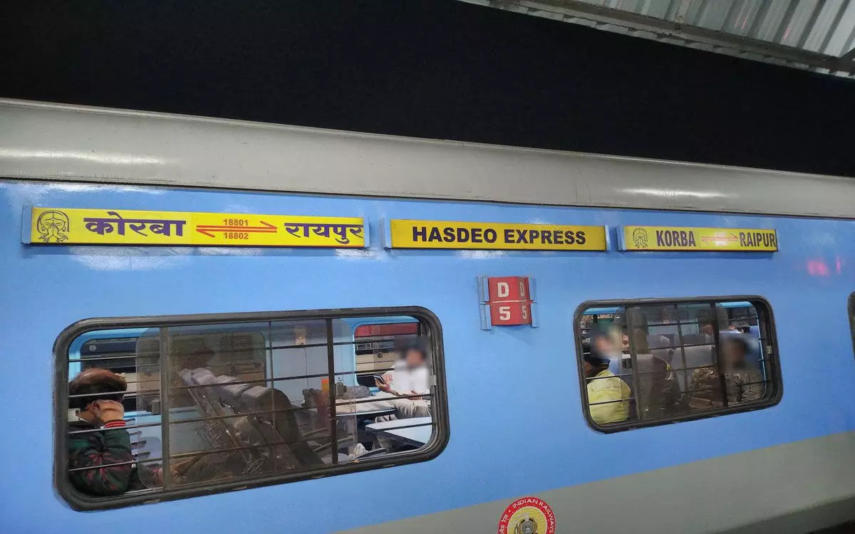 Hasdeo Express: ट्रेन के अंदर मिली लाश, फंदे पर लटका था शव, जीआरपी की टीम जांच में जुटी…