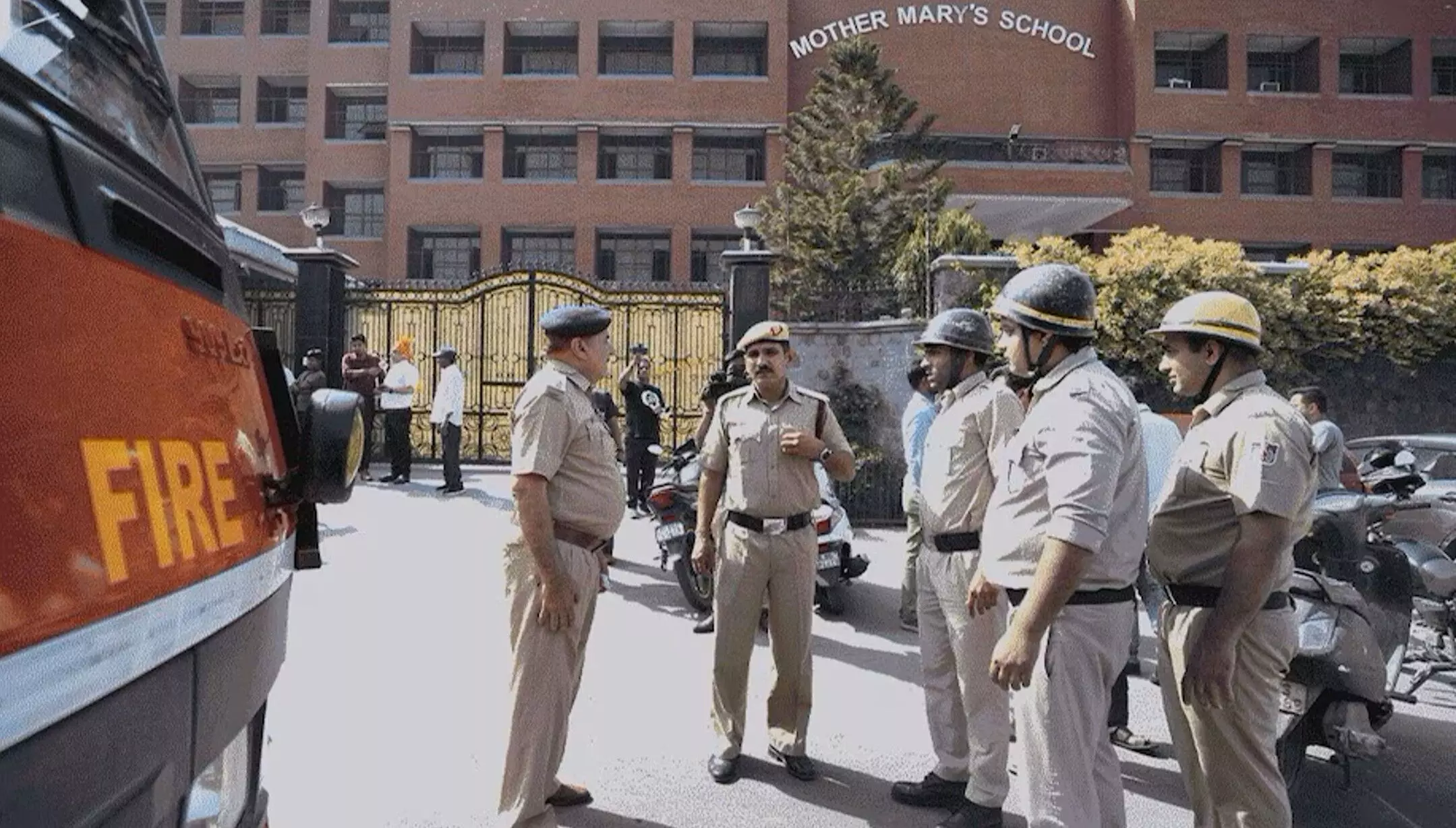 Delhi School Bomb Threat: दिल्ली के स्कूलों को फिर मिली बम से उड़ाने की धमकी, सुरक्षा एजेंसियां सतर्क