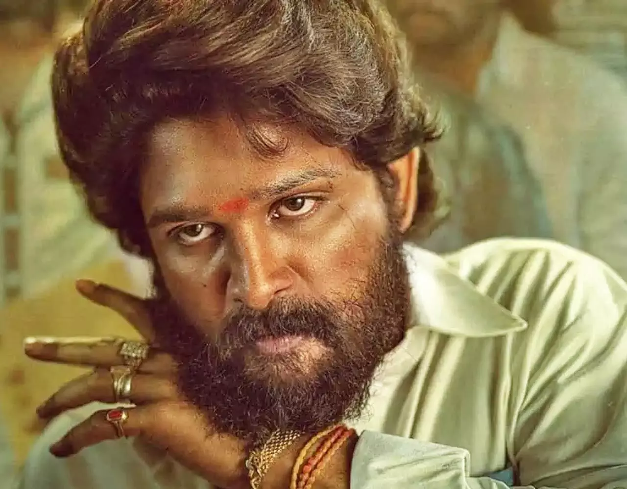 Allu Arjun Arrested: अल्लू अर्जुन गिरफ्तार, पुष्पा-2 फिल्म के दौरान भगदड़, एक फैंस की हुई थी मौत…