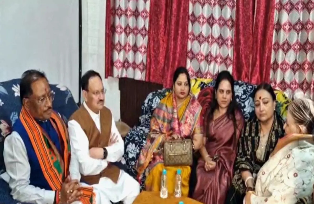 CG News: केंद्रीय स्वास्थ्य मंत्री नड्डा ने पूर्व राज्यसभा सदस्य स्व. गोपाल व्यास के परिजनों से की मुलाकात