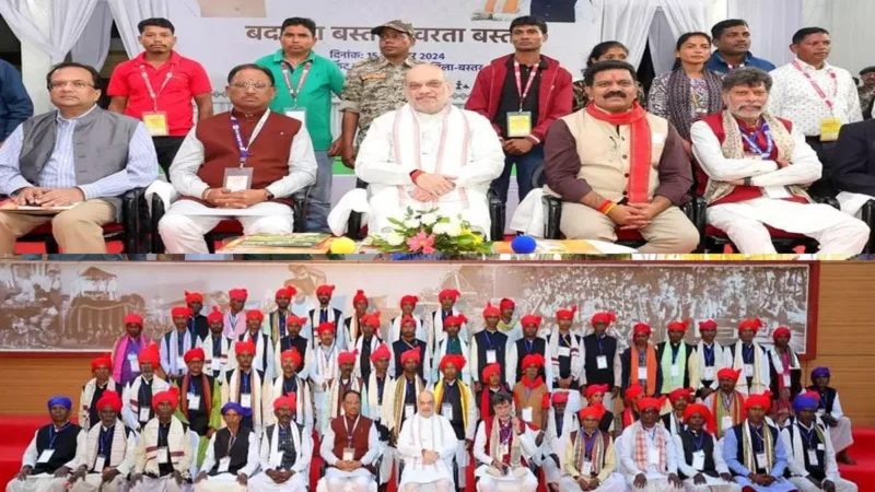 Amit Shah: केन्द्रीय गृह मंत्री अमित शाह ने हथियार छोड़ मुख्यधारा में शामिल हुए लोगों से की मुलाकात, बोले-हिंसा में लिप्त लोगों को मारना रास्ता नहीं…