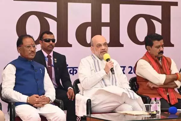 CG Visit of Amit Shah: शहीदों के परिजनों से मिले शाह: बोले- व्यर्थ नहीं जाएगी जवानों की शहादत, नक्सलवाद का करेंगे खात्मा